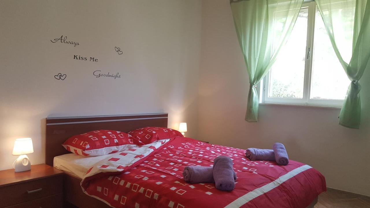 Apartman Ema 4+2 Koromačno Esterno foto